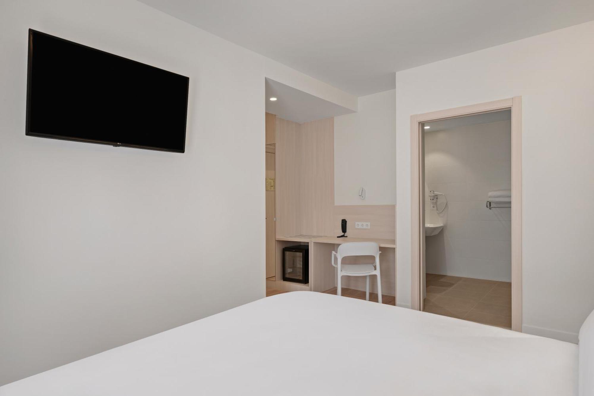 B&B Hotel Santiago Milladoiro Dış mekan fotoğraf