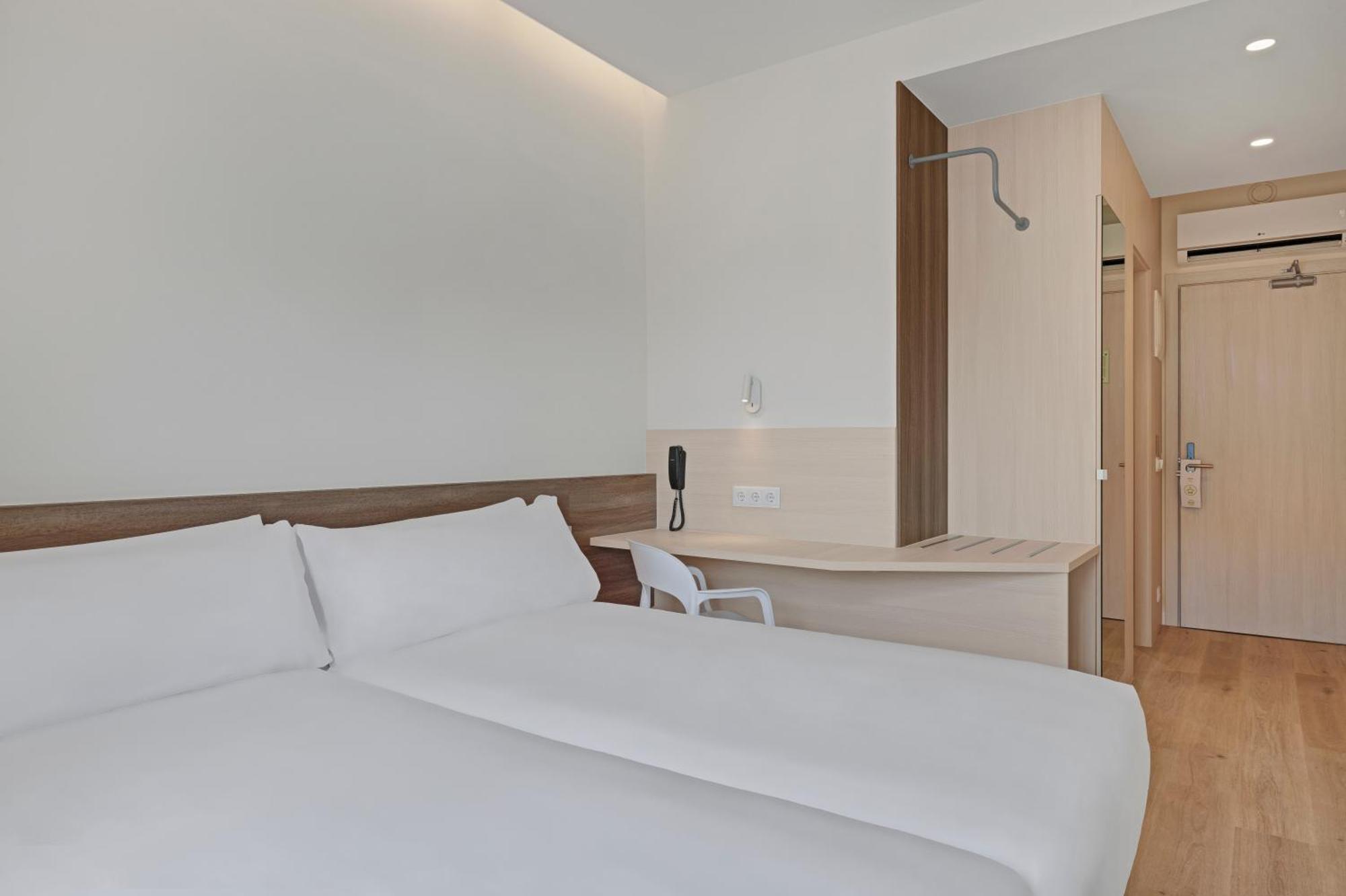 B&B Hotel Santiago Milladoiro Dış mekan fotoğraf